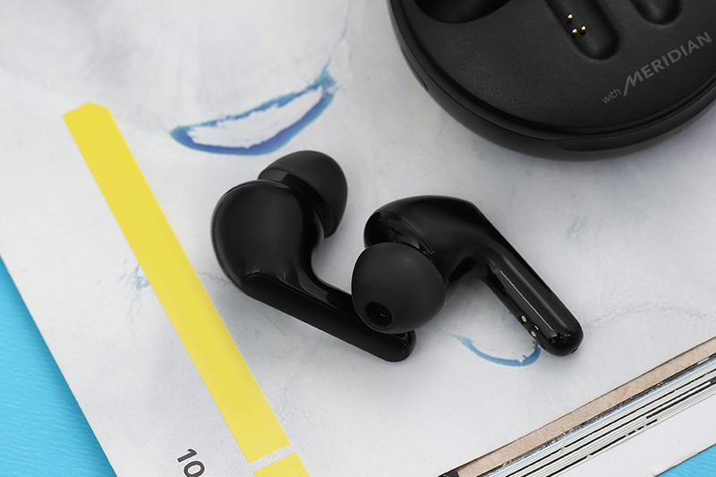 Tai nghe Bluetooth TWS LG HBS-FN4 nhỏ nhắn và hiện đại